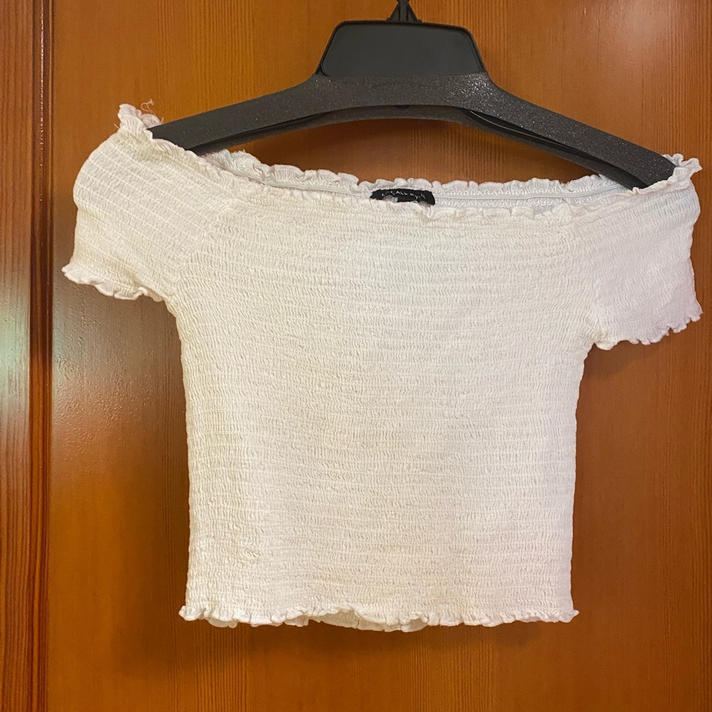 Kendall & Kylie off shoulder crop top - Small